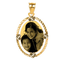 Load image into Gallery viewer, Gold Diamond Cut Oval Photo Pendant