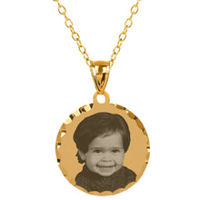 Load image into Gallery viewer, Gold Round Photo Pendant